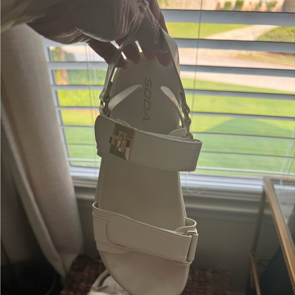 Comfy Sandals in off-white